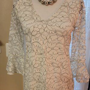 NWT Elle V-neck black and white floral top